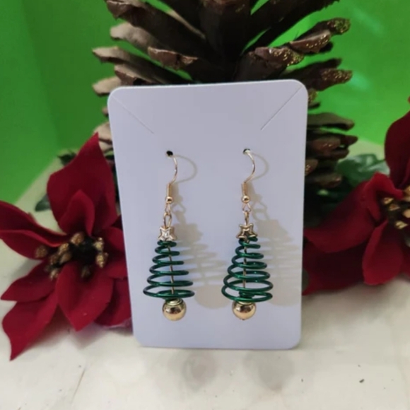 Christmas Tree Earrings 🎄 - Picture 3 of 9